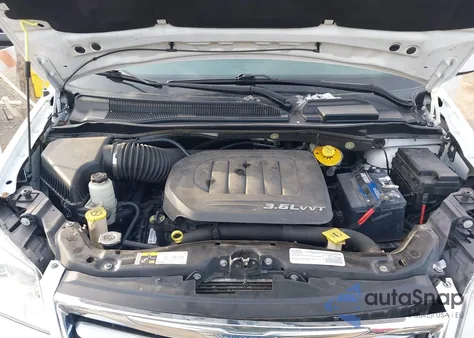 2015 Chrysler Town & Country Touring from USA, damaged, VIN 2C4RC1BG2FR751985